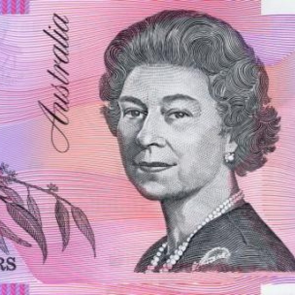 58 évesen az ausztrál 5 dolláros bankjegyen